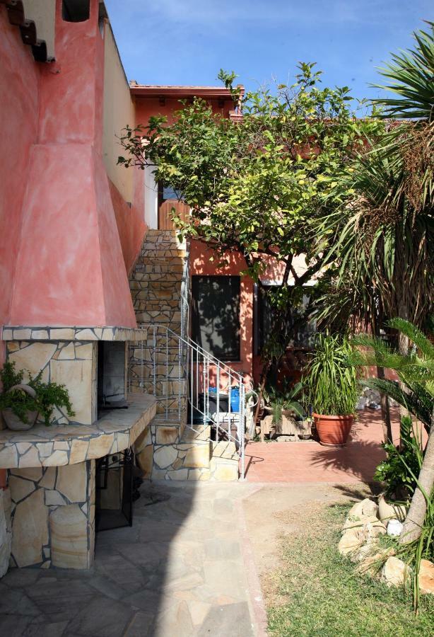 L'Isola Felice Apartment Monserrato Εξωτερικό φωτογραφία